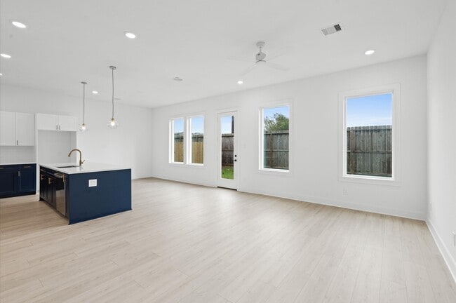 Building Photo - 10092 Serrano Pk Dr
