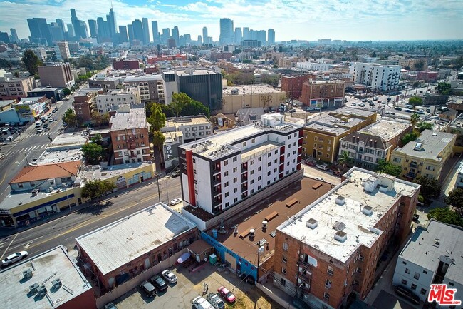 Foto del edificio - 719 S Hoover St