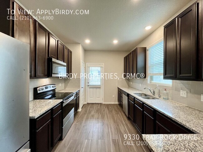 Building Photo - Spacious 4 Bed/2.5 Bath Home in San Antoni...