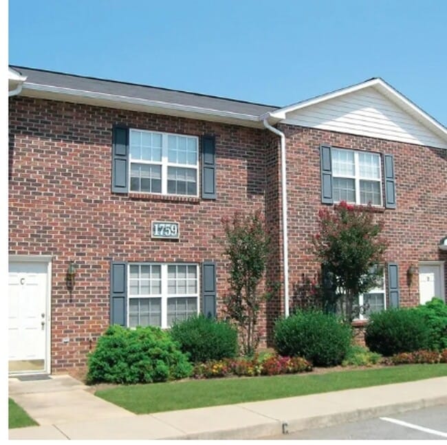 Building Photo - Laurel Forest