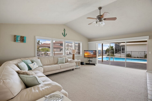 Building Photo - 874 Magnolia Ct