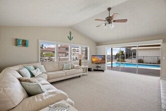 Building Photo - 874 Magnolia Ct