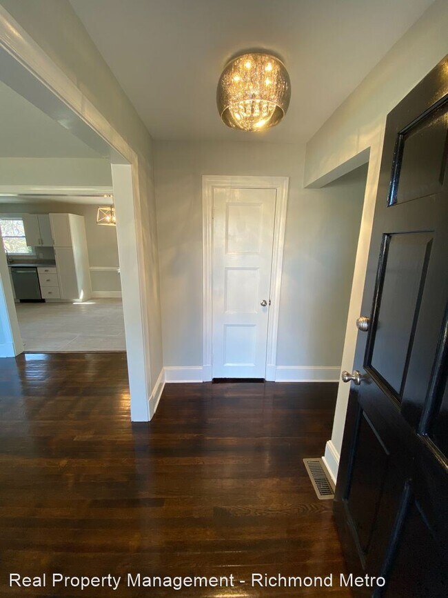 Foto del edificio - 4 br, 3 bath House - 8217 Woodman Road