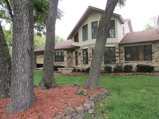 Building Photo - 5360 Walnut Dr