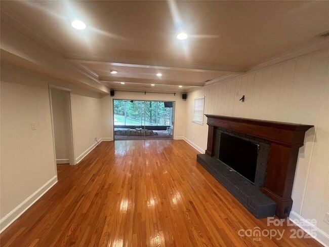 Building Photo - 6611 Lancer Dr