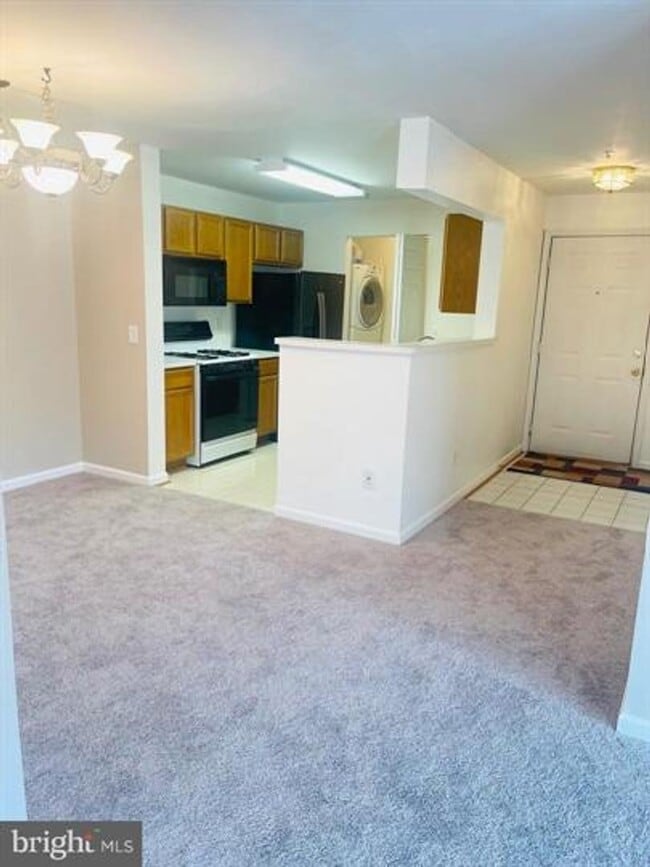 Photo - Amazing corner 3 bedroom/ 2 full bathroom Apartment