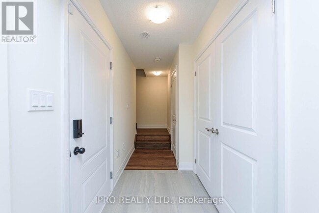 Building Photo - 2538 Littlefield Cres