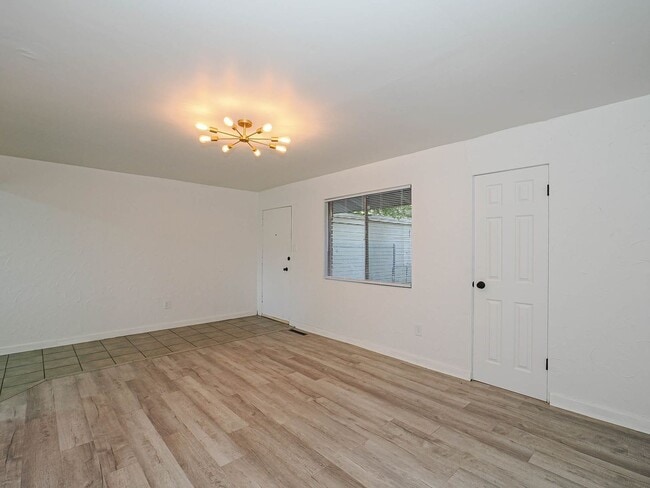 Building Photo - 3725 S 200 E
