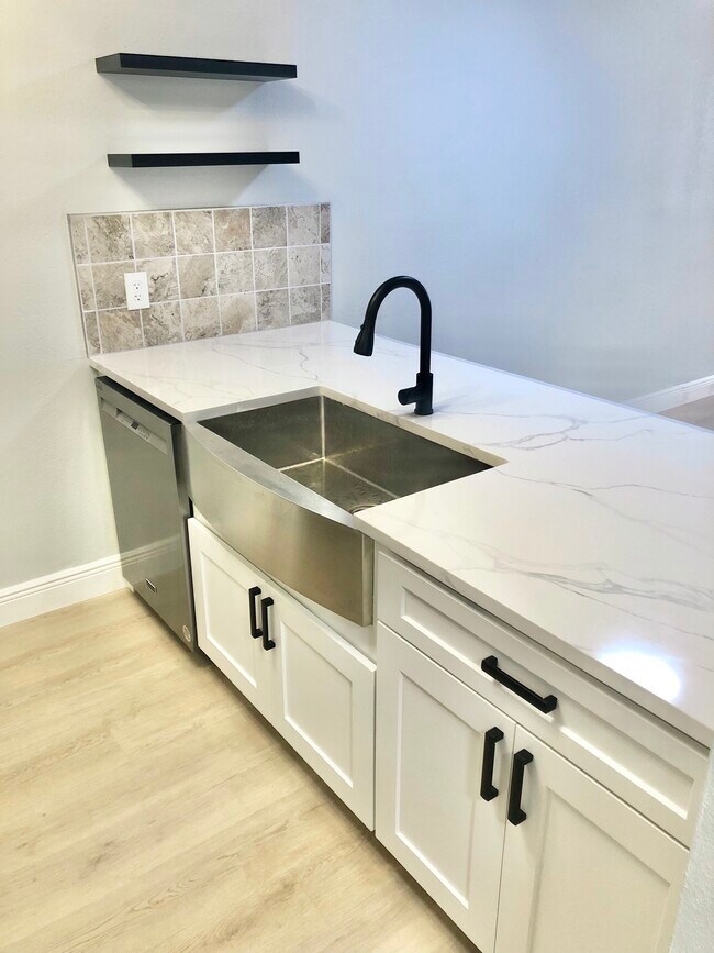 Cocina - 4915 W McElroy Ave