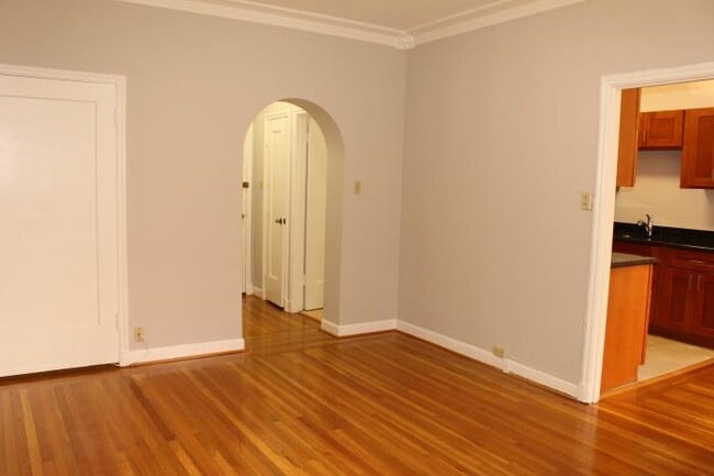 Building Photo - bedroom in San Francisco CA 94109