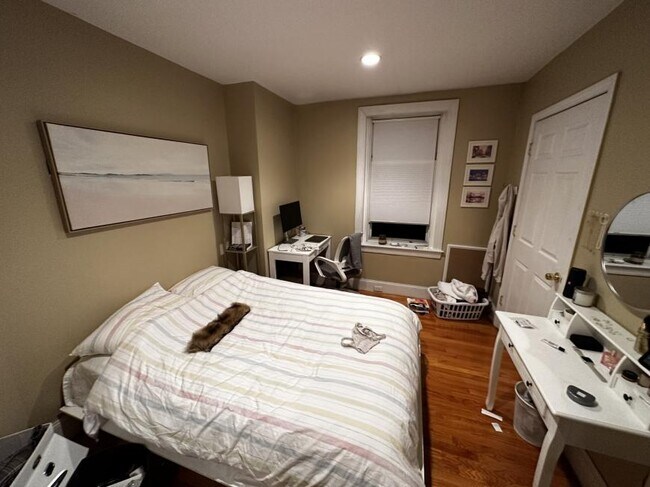Building Photo - 3 bedroom in Brookline MA 02446