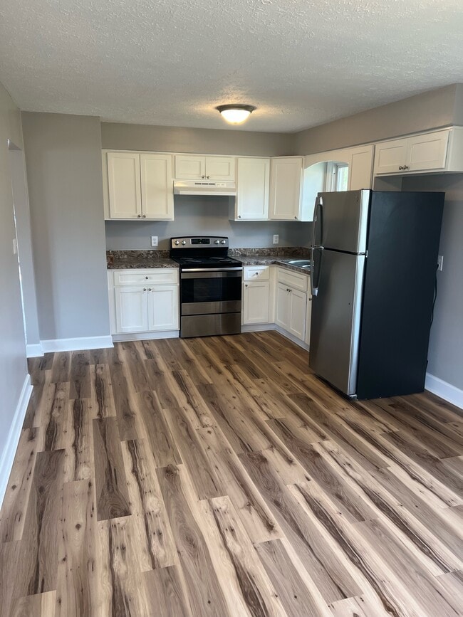 Building Photo - 119 Lakeview Dr