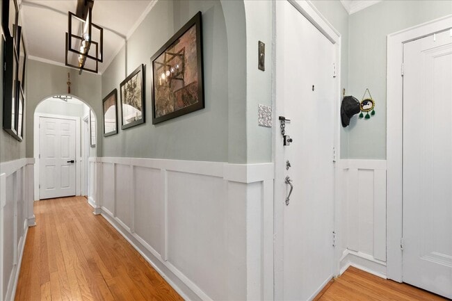 Building Photo - 4128.5 N Kedvale Ave