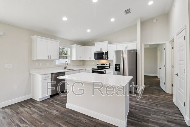 Foto del edificio - 7299 Hemlock Rd