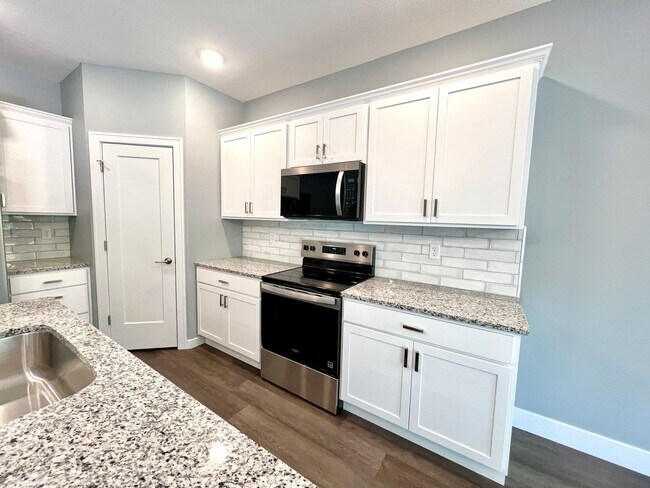 Foto del edificio - Modern 3 Bedroom Duplex in Irvine Acres!