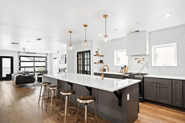 Building Photo - LUX 4BD, 3BA Sunnyside Home with Rooftop D...