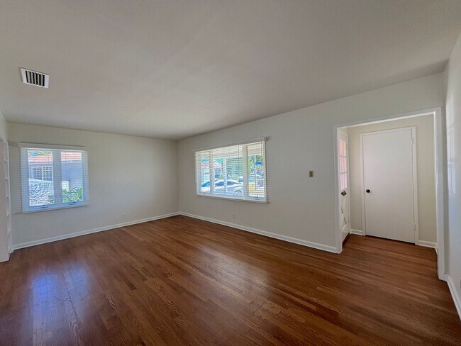 Foto del edificio - Clean and comfortable 3 bedroom available ...