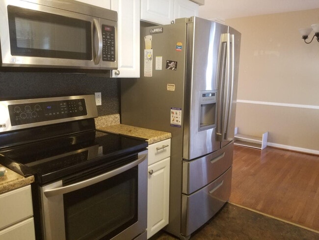 Building Photo - 2137 Oleander Dr