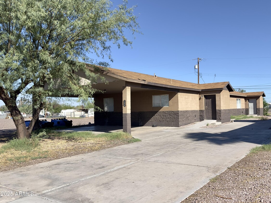 Primary Photo - 1228 E Apache St