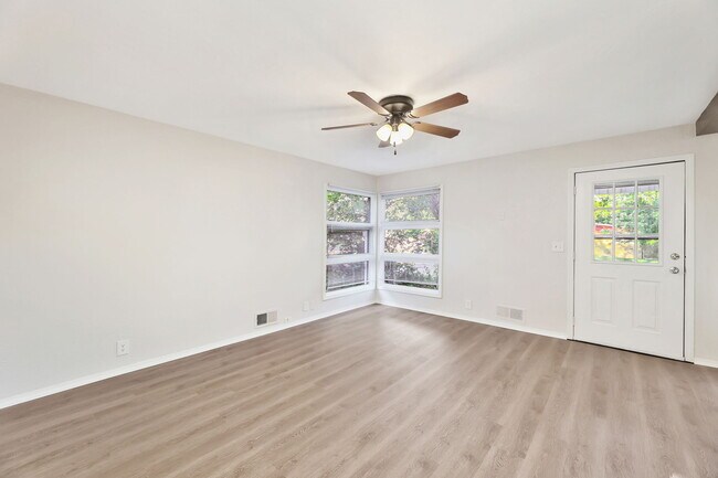 Foto del edificio - 6020 N East Park View St