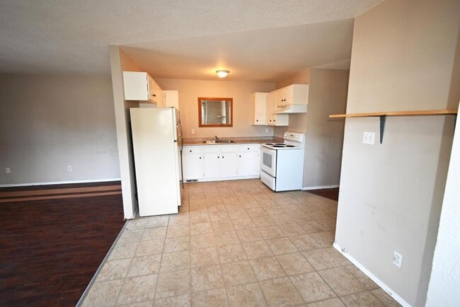 Building Photo - 3 bedroom in Prince George BC V2L 2H2