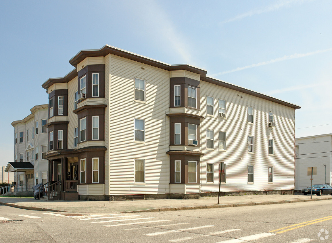 Building Photo - 34-36 School St