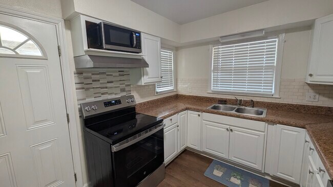 Foto del edificio - 800 N Briarcliff Rd