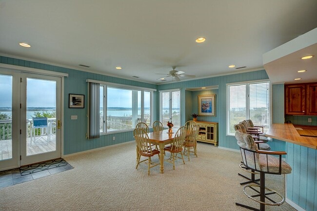 Foto del edificio - Furnished Home ON Topsail Island! Gorgeous...