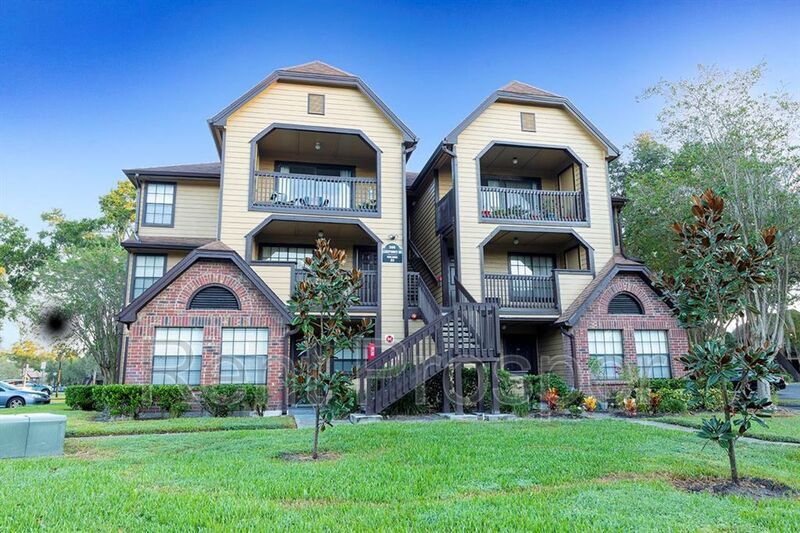380 Lakepointe Dr Unit 301, Altamonte Springs, FL 32701 Condo for