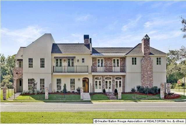 Foto principal - Upscale Townhomes in Charming Old Goodwood