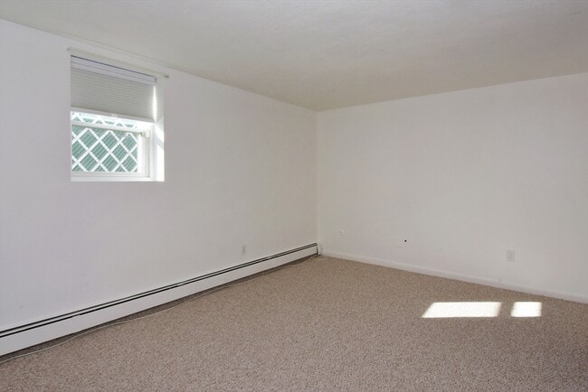 Building Photo - 153 Lantern Rd