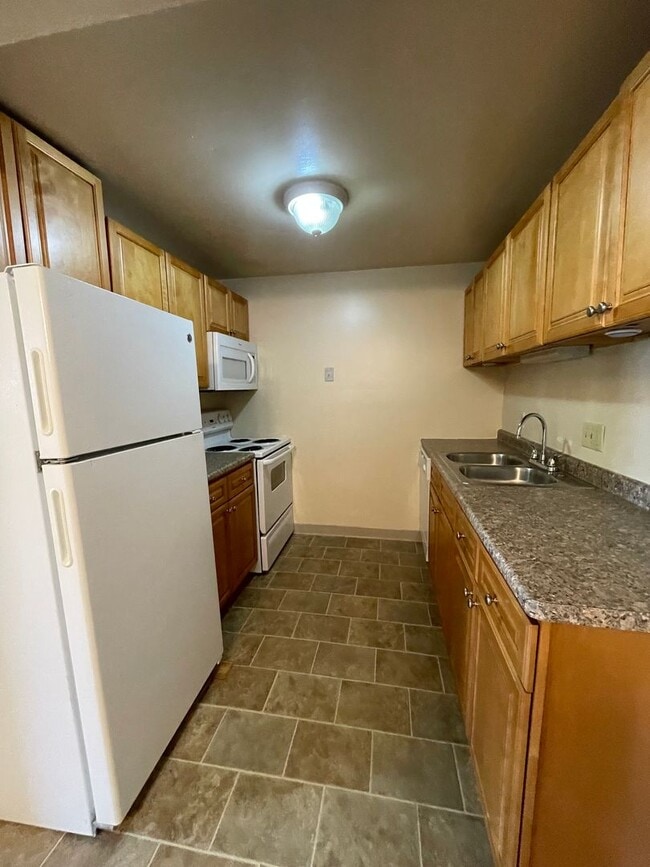 Interior Photo - Sheridan Park and Holiday Manor