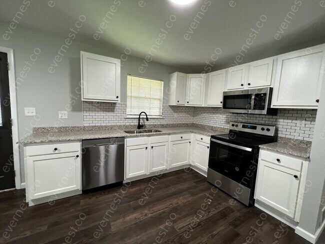 Building Photo - 222 Rebecca Dr