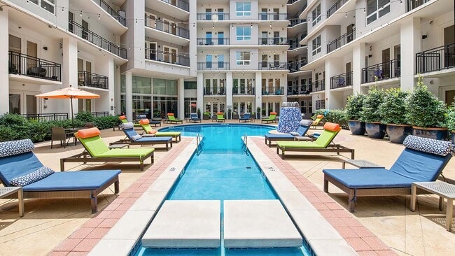 Building Photo - Griffis Uptown