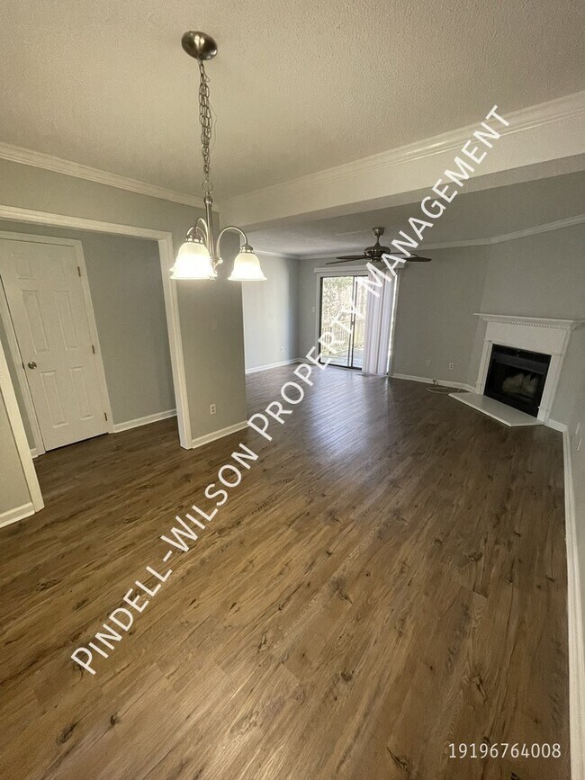 Foto del edificio - 6527 English Oaks Dr