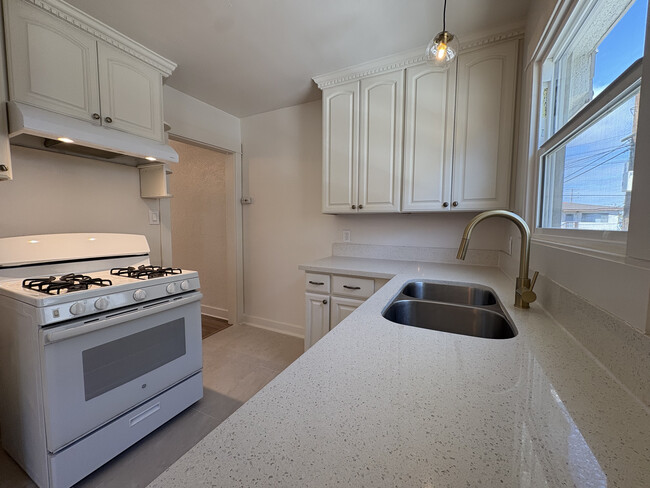 Foto del edificio - 621 W 23rd St