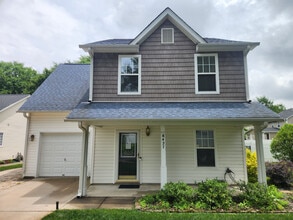 Building Photo - Room in Single Family Home on Meadowcreek Village Dr