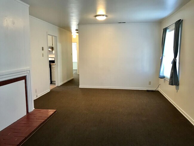 Foto del edificio - Spacious Ranch Style 3 bedroom available now