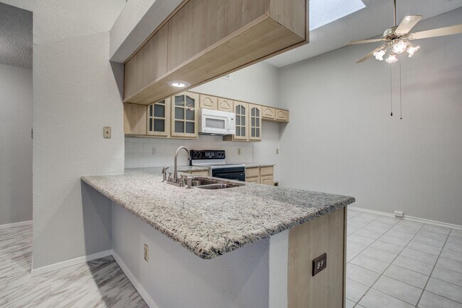 Building Photo - 573 Grace-