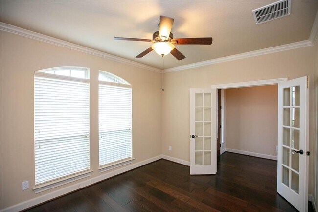 Foto del edificio - 6011 Regal Falls Ct