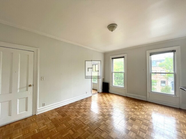 Foto del edificio - Brownstone 2 Bedroom Flex Madison St