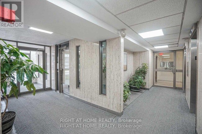Building Photo - 235 Grandravine Dr