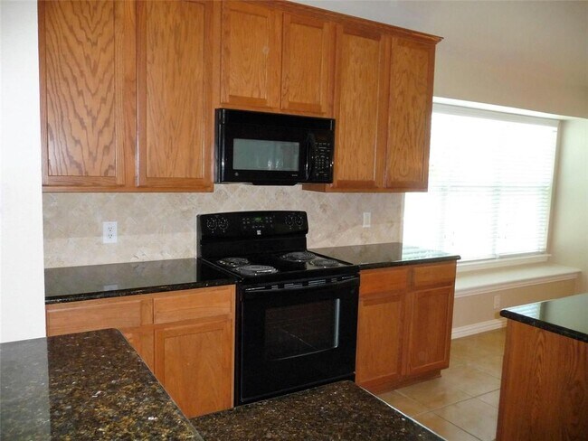 Building Photo - 2428 Foxwood Ln