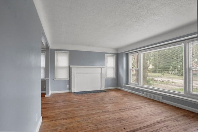 Building Photo - 19356 Westmoreland- 3 BED & 1.5 BATH FOR RENT