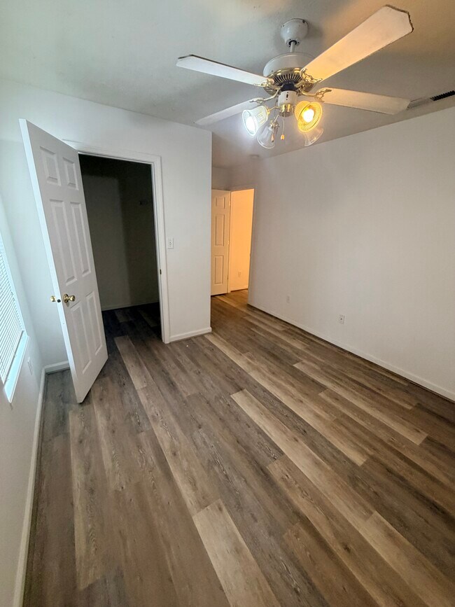 Building Photo - 4761 Kelvington Dr