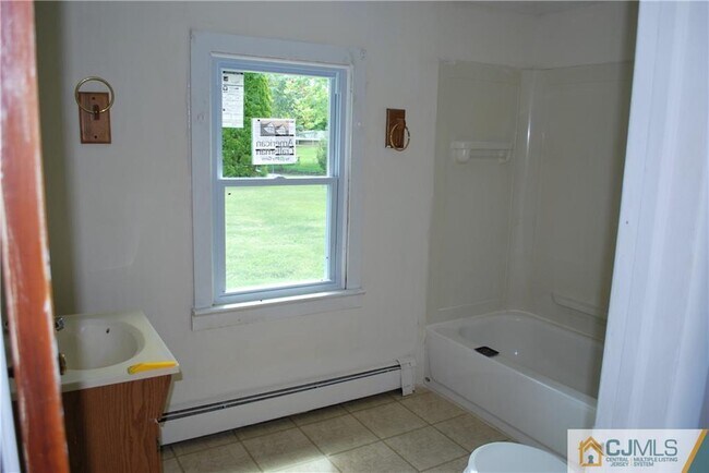 Building Photo - 472 Buckelew Ave