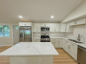 Building Photo - 835 Minnesota Ln