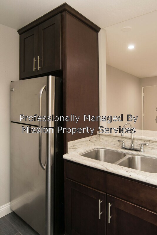 Foto del edificio - 5912 Willoughby Ave