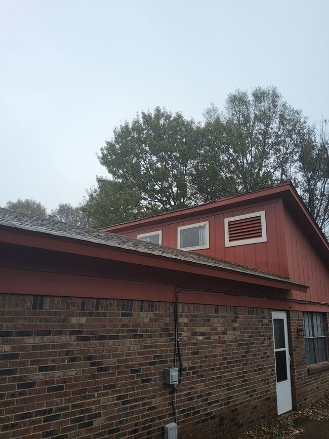 Building Photo - 5700 Ridgetop Dr