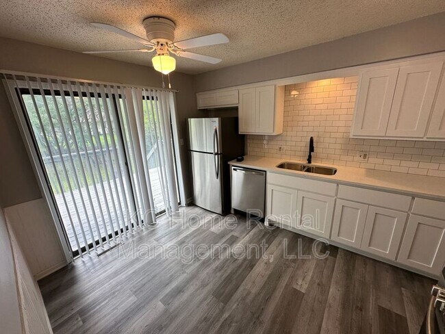 Foto del edificio - 1443 E. Haven Ln.
